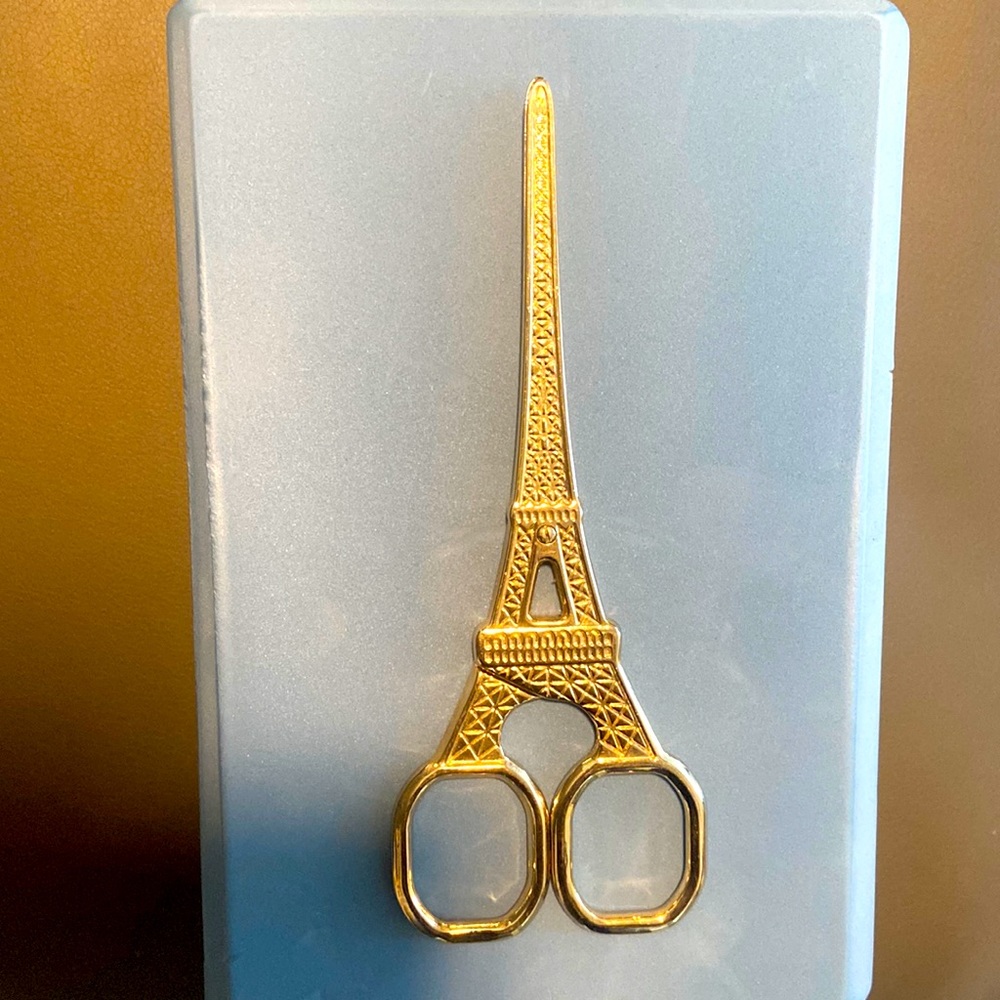 Gold Eiffel Tower scissors